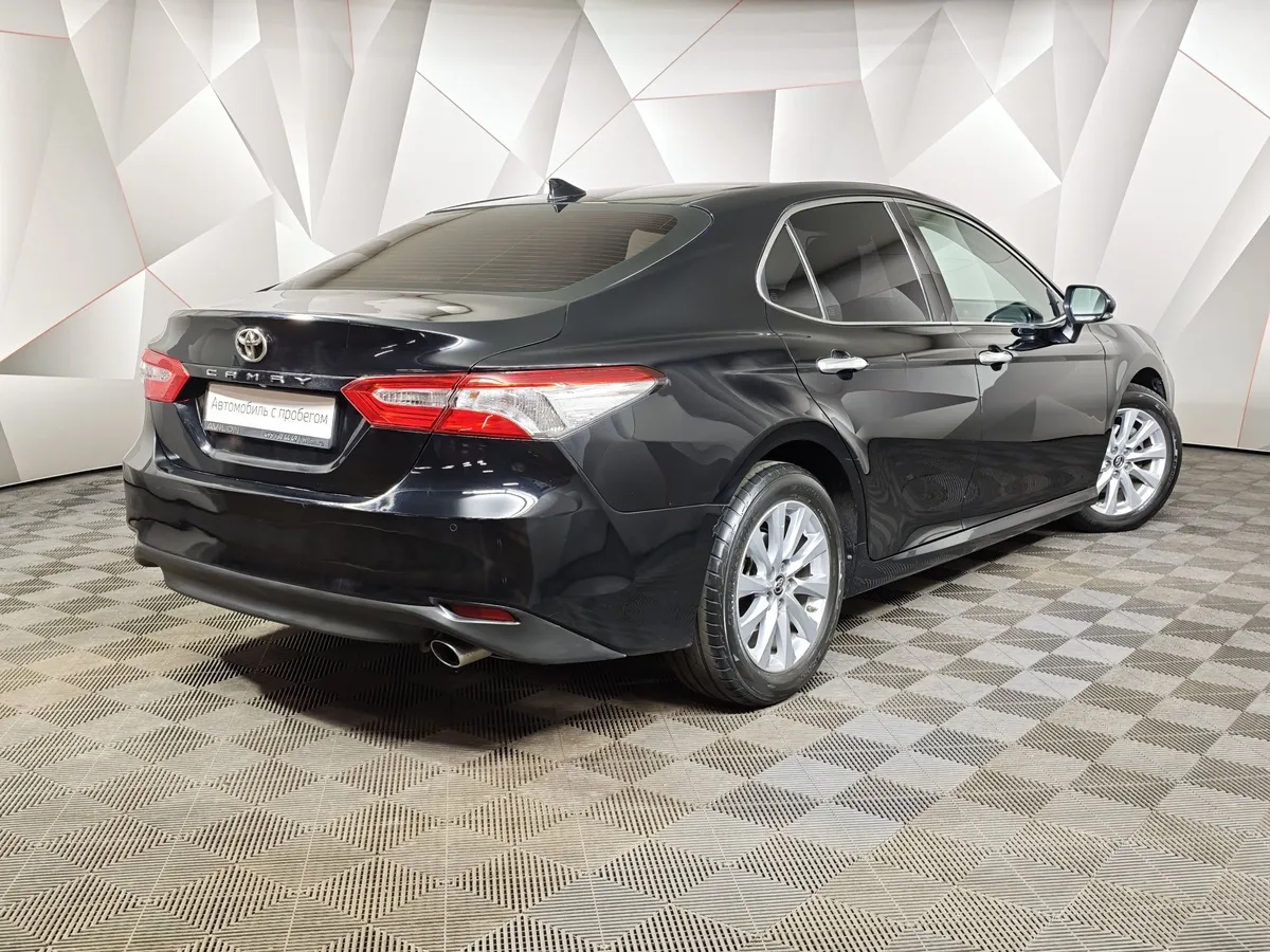 Toyota Camry 2.5 AT (181 л.с.) Черный в АВИЛОН. Слайд №2