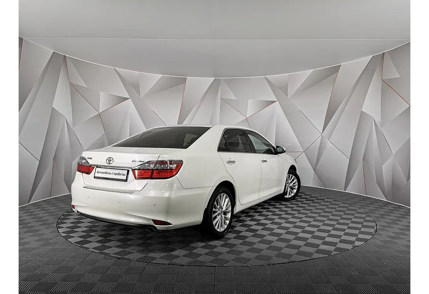 Toyota Camry 2.5 AT (181 л.с.) Белый в АВИЛОН. Слайд №2