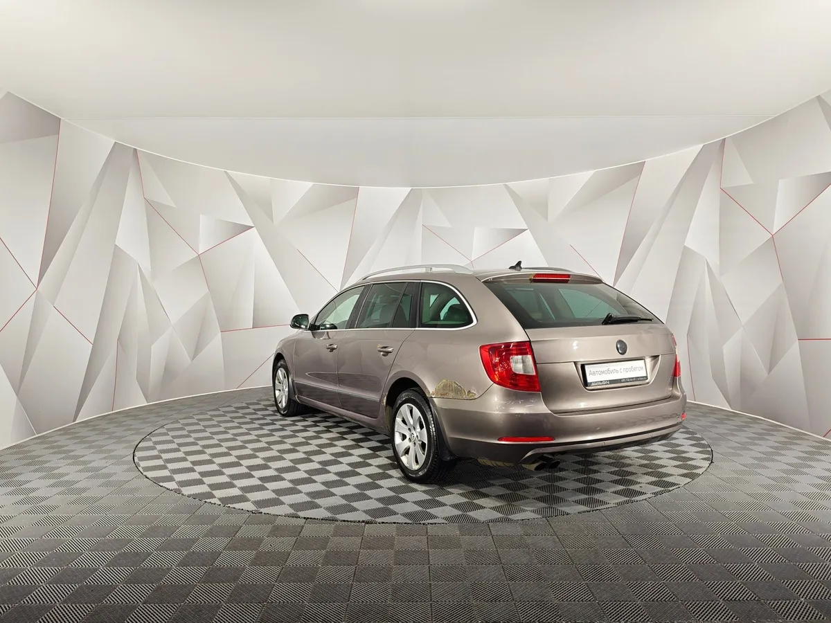 Skoda Superb 2.0 TDI DSG (140 л.с.) Серый в АВИЛОН. Слайд №4