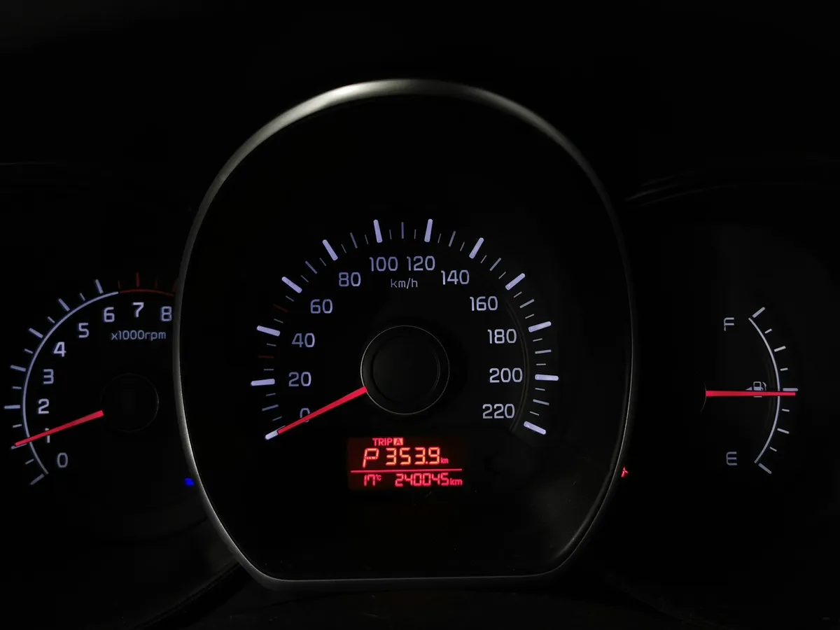 Kia Rio 1.6 AT (123 л.с.) Luxe Серебристый в АВИЛОН. Слайд №18