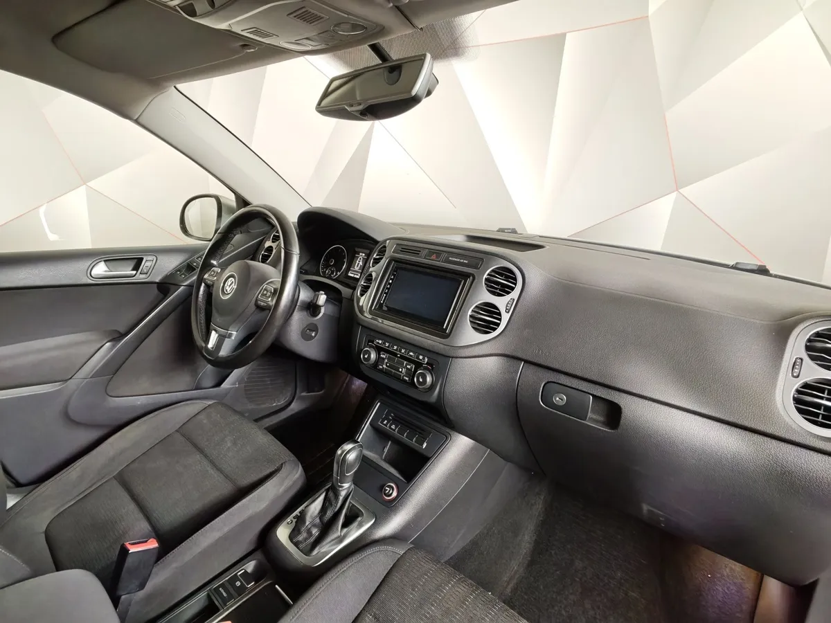 Volkswagen Tiguan 2.0 TSI 4Motion AT (180 л.с.) Sport&Style Серебристый в АВИЛОН. Слайд №12