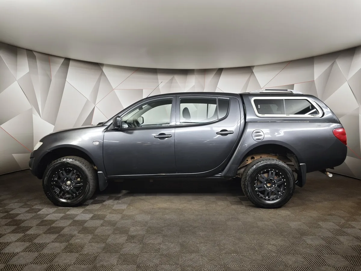 Mitsubishi L200 2.5 DI-D MT 4WD (136 л.с.) Серый в АВИЛОН. Слайд №5