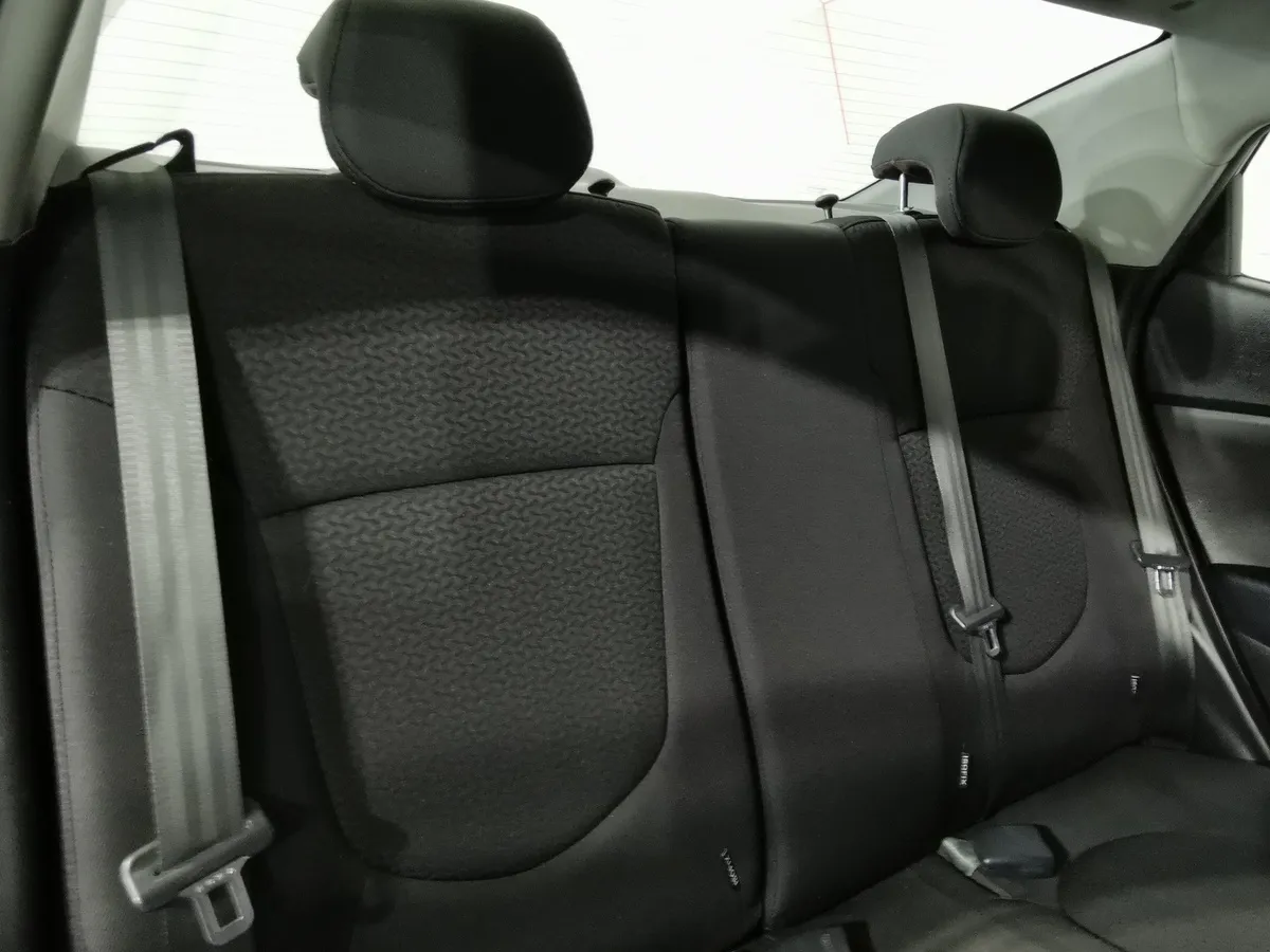 Kia Rio 1.4 AT (107 л.с.) Серый в АВИЛОН. Слайд №16