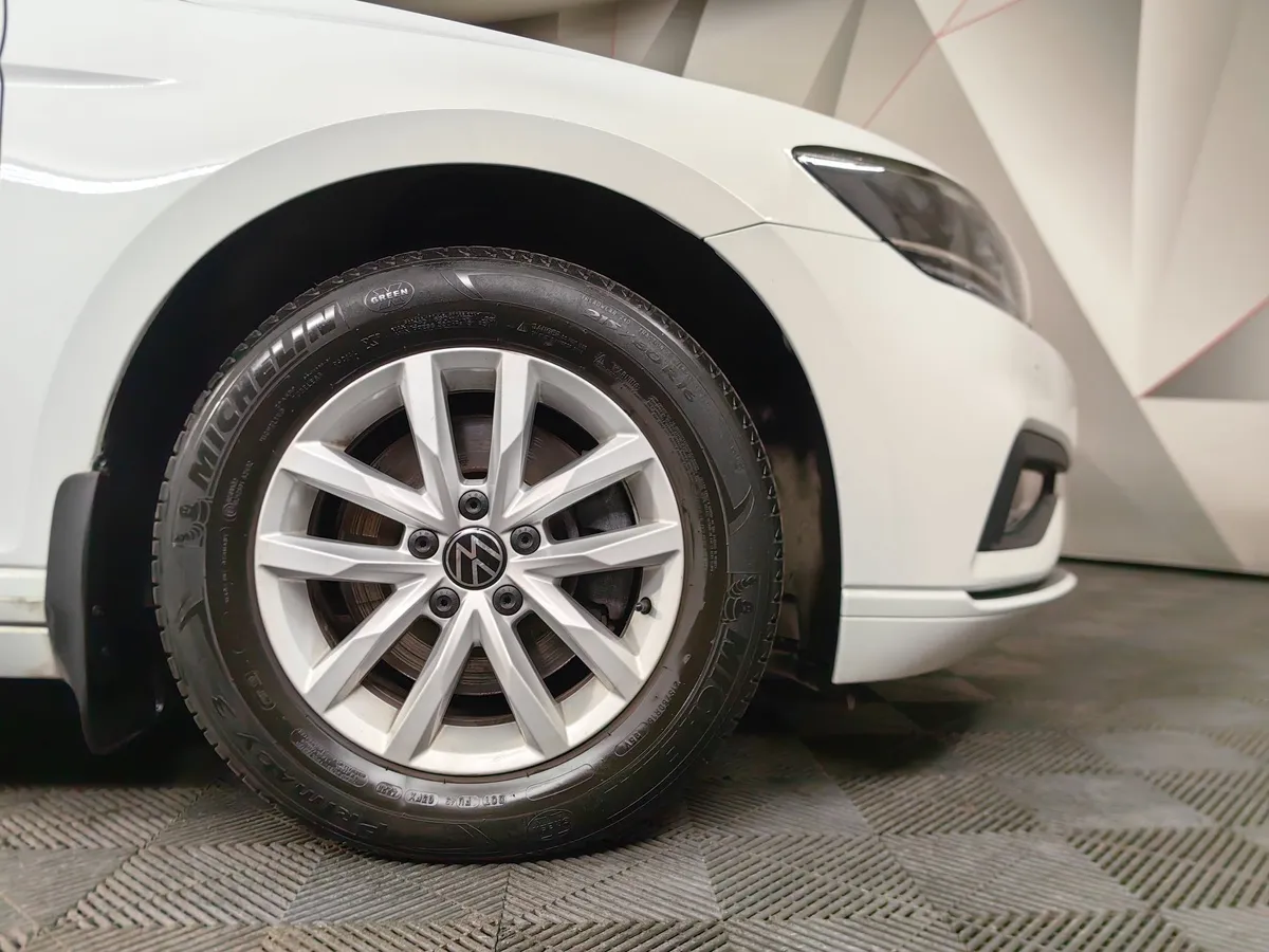 Volkswagen Passat 1.4 TSI DSG (150 л.с.) Business Белый в АВИЛОН. Слайд №9