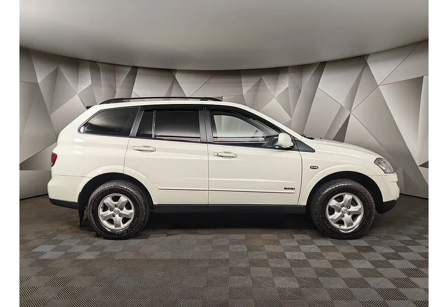 АВИЛОН - SsangYong Kyron 2.3 E-Tronic 4WD (150 л.с.) Белый - slide 3
