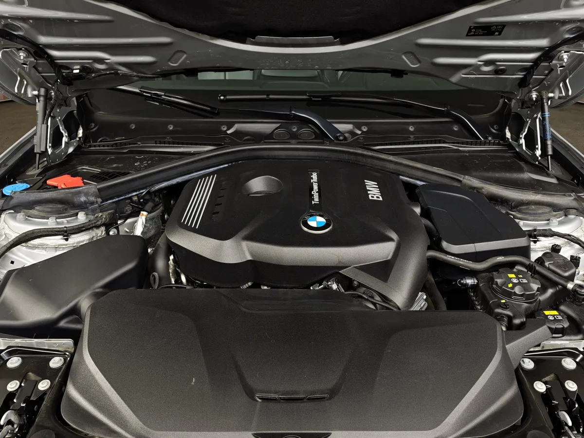 BMW 3 серия 320i xDrive AT (184 л.с.)  M Sports Edition Серебристый в АВИЛОН. Слайд №10