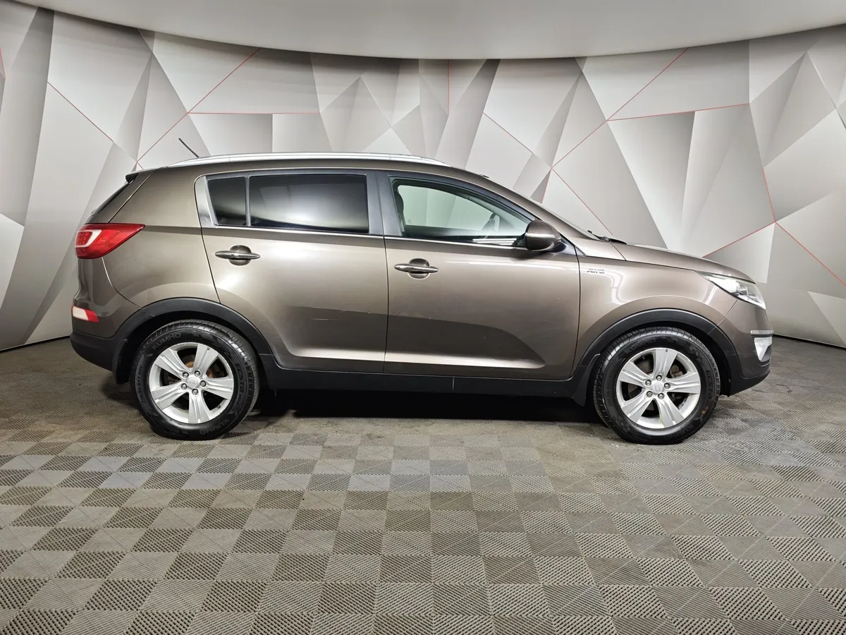 Kia Sportage 2.0 AT 4WD (150 л.с.) Luxe Коричневый в АВИЛОН. Слайд №6