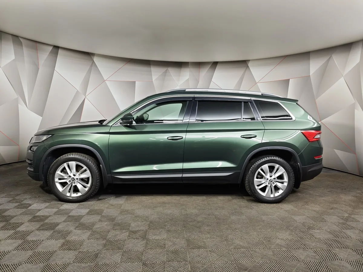 Skoda Kodiaq 2.0 TSI DSG 4X4 (180 л.с.) Зеленый в АВИЛОН. Слайд №5