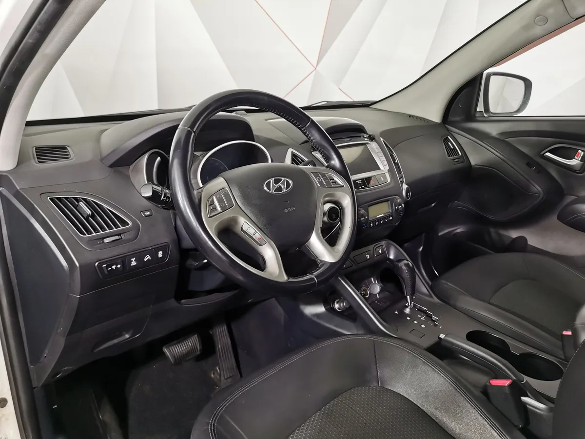 Hyundai ix35 2.0 AT 4WD (150 л.с.) Comfort + Navi Белый в АВИЛОН. Слайд №18
