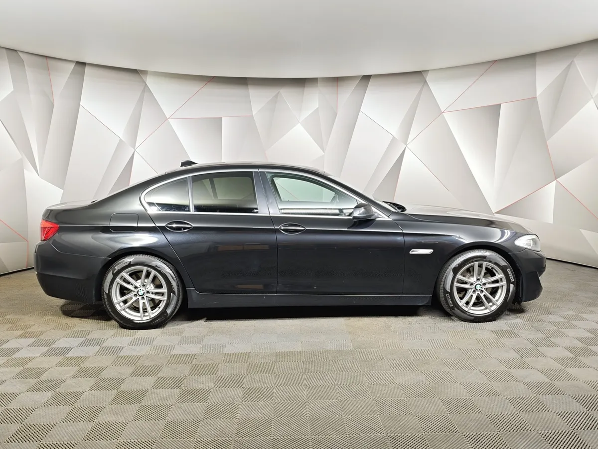 BMW 5 серия 520i AT (184 л.с.) Черный в АВИЛОН. Слайд №6