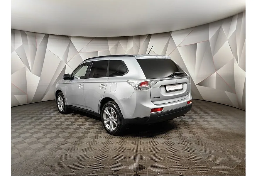 Mitsubishi Outlander 2.4 CVT 4WD (167 л.с.) Серебристый в АВИЛОН. Слайд №4