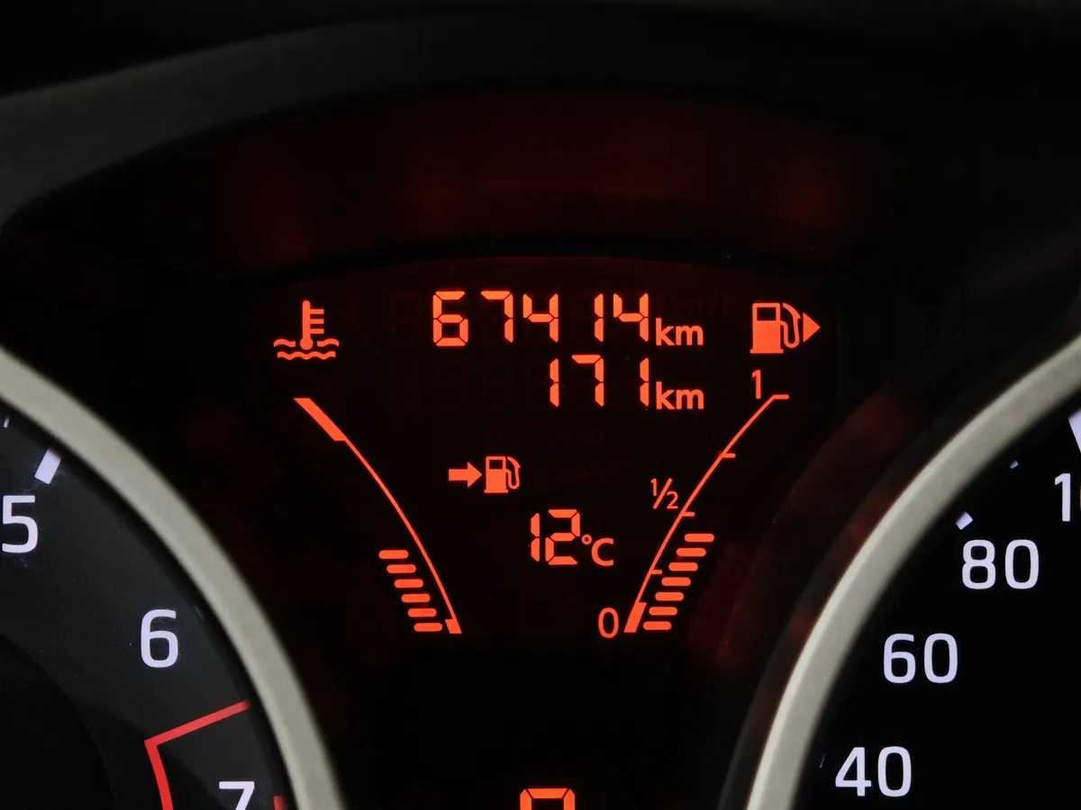 Nissan Juke 1.6 CVT (117 л.с.) Красный в АВИЛОН. Слайд №17