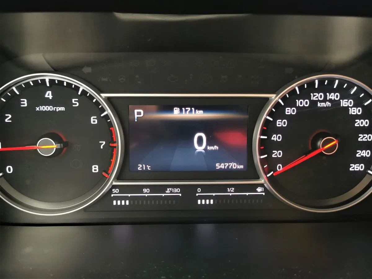 Kia Sorento 2.5 MPI 4WD AT (180 л.с.) Comfort Белый в АВИЛОН. Слайд №16