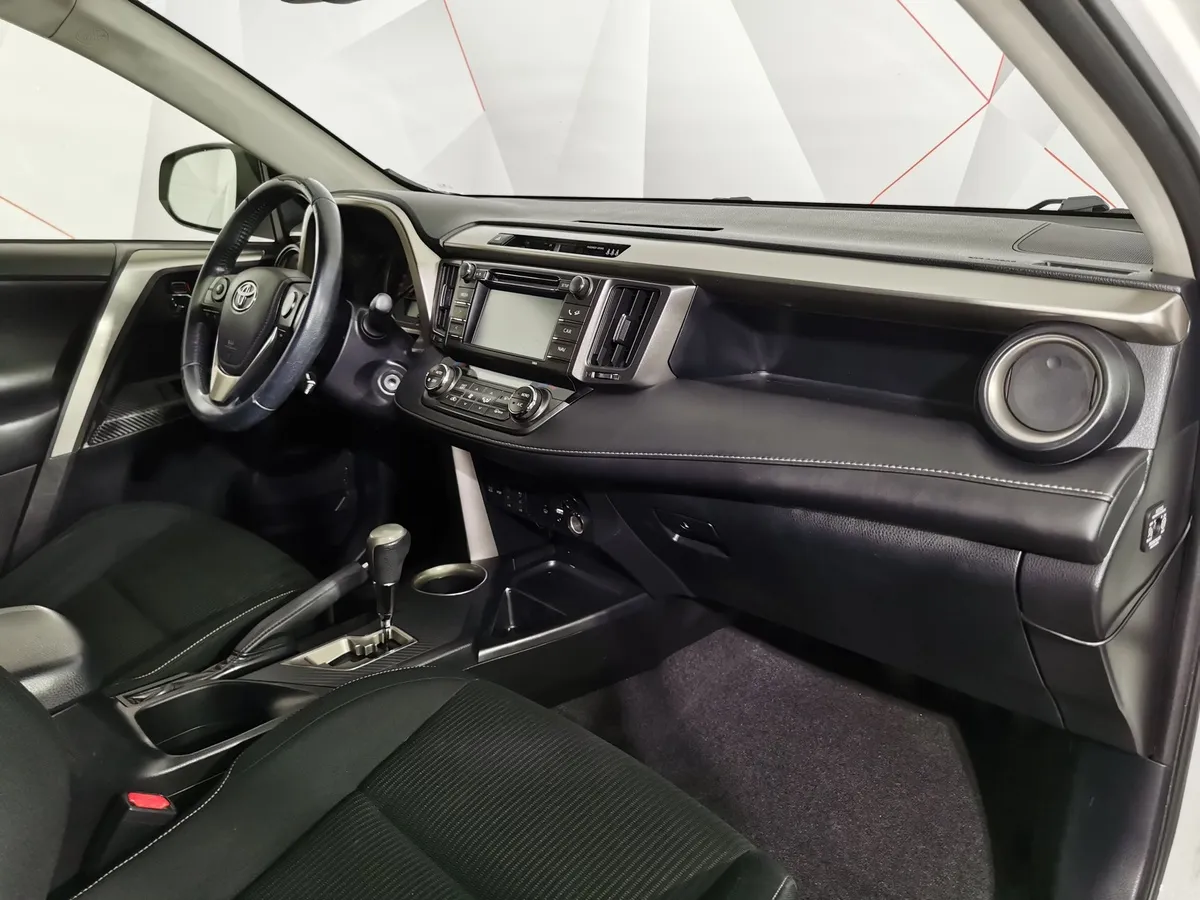 Toyota RAV4 2.0 CVT (148 л.с.) Стандарт Белый в АВИЛОН. Слайд №12