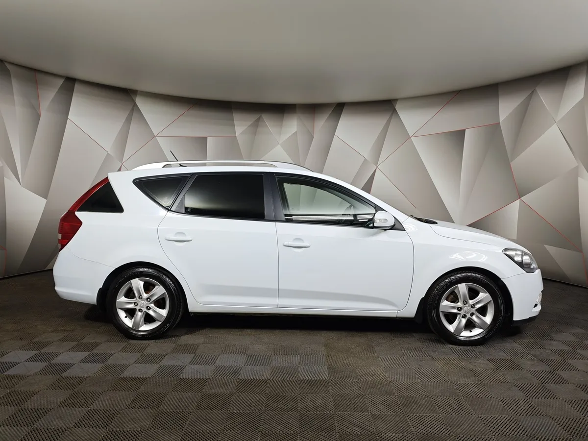 Kia Ceed 1.6 AT (122 л.с.) Luxe Белый в АВИЛОН. Слайд №6