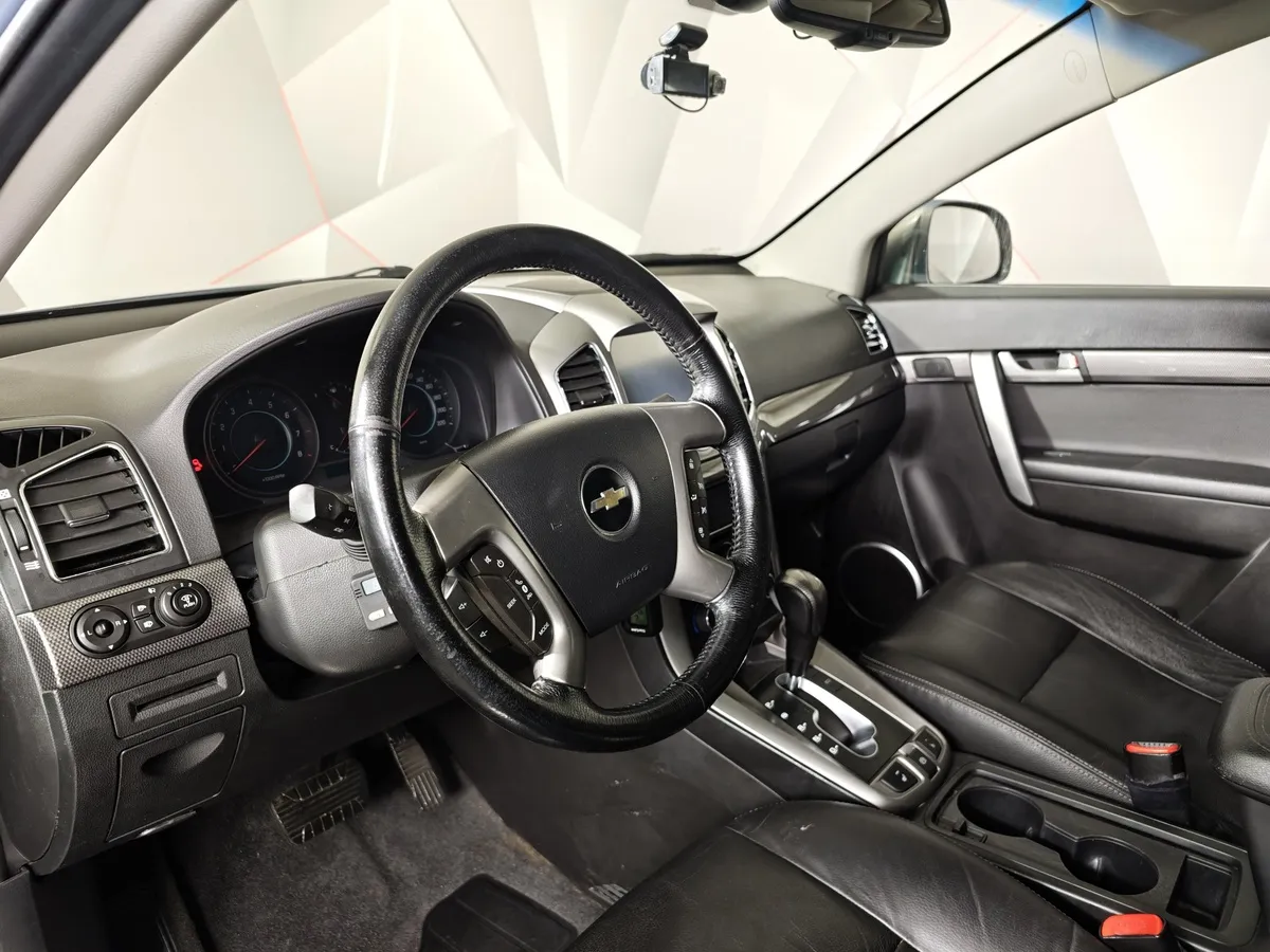 Chevrolet Captiva 2.4 MT (5 мест) (167 л.с.) LT Серый в АВИЛОН. Слайд №19
