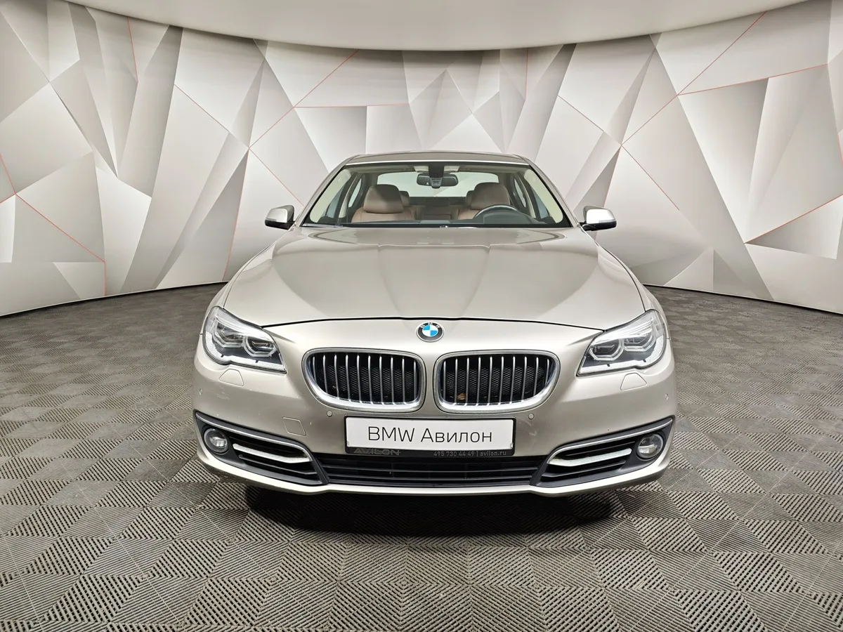 BMW 5 серия 530d xDrive Steptronic (258 л.с.) Бежевый в АВИЛОН. Слайд №3
