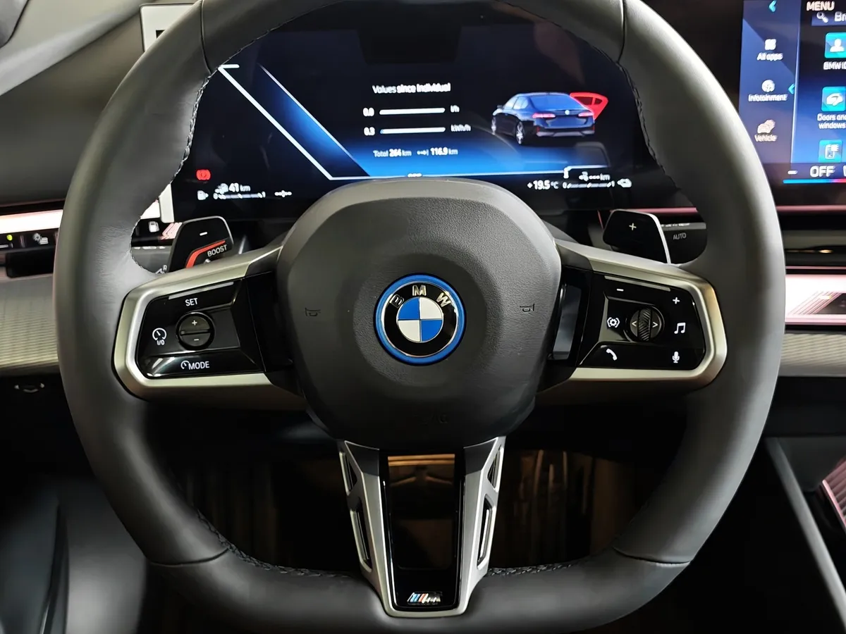 BMW 5 серия 530e AT RWD (299 л.с.) Черный в АВИЛОН. Слайд №24