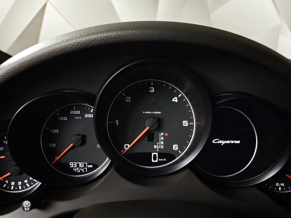 Porsche Cayenne Diesel 3.0 Tiptronic S AWD (245 л.с.) Серый в АВИЛОН. Слайд №18