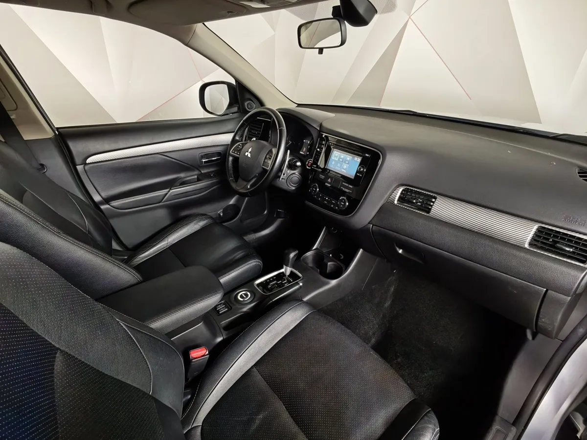 Mitsubishi Outlander 2.4 MIVEC CVT 4WD (167 л.с.) Instyle Серебристый в АВИЛОН. Слайд №13
