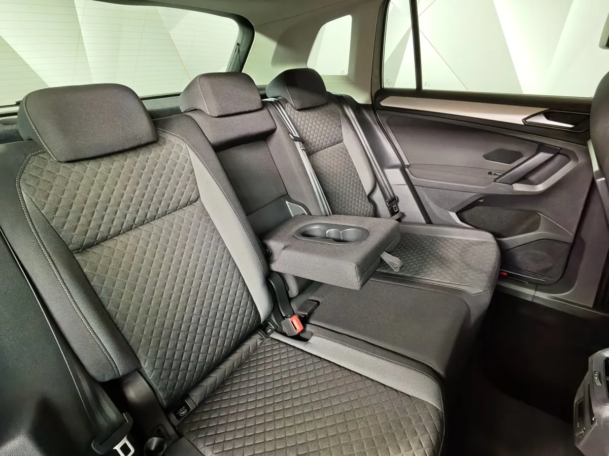 Volkswagen Tiguan 1.4 TSI 4Motion DSG (150 л.с.) Comfortline Серебристый в АВИЛОН. Слайд №17