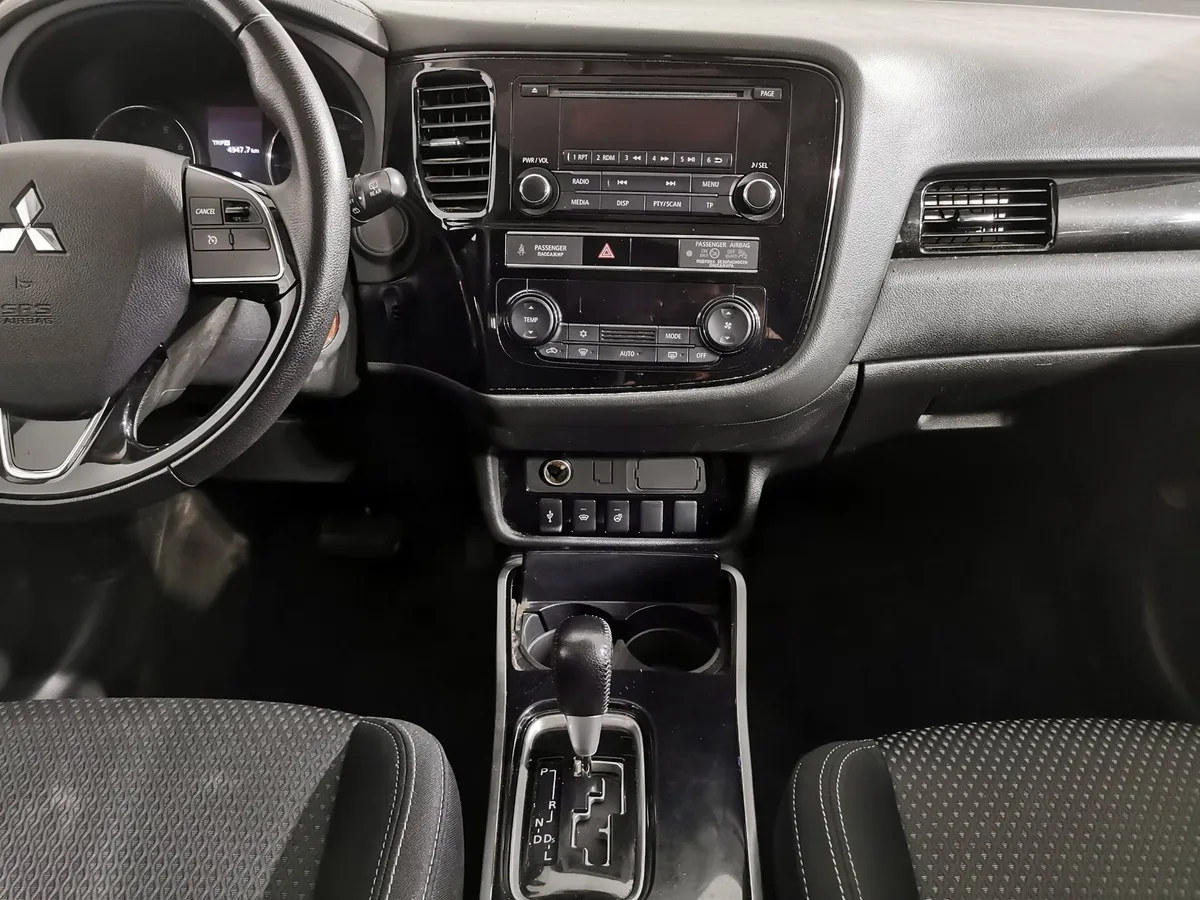 Mitsubishi Outlander 2.0 CVT 4WD (146 л.с.) Черный в АВИЛОН. Слайд №14