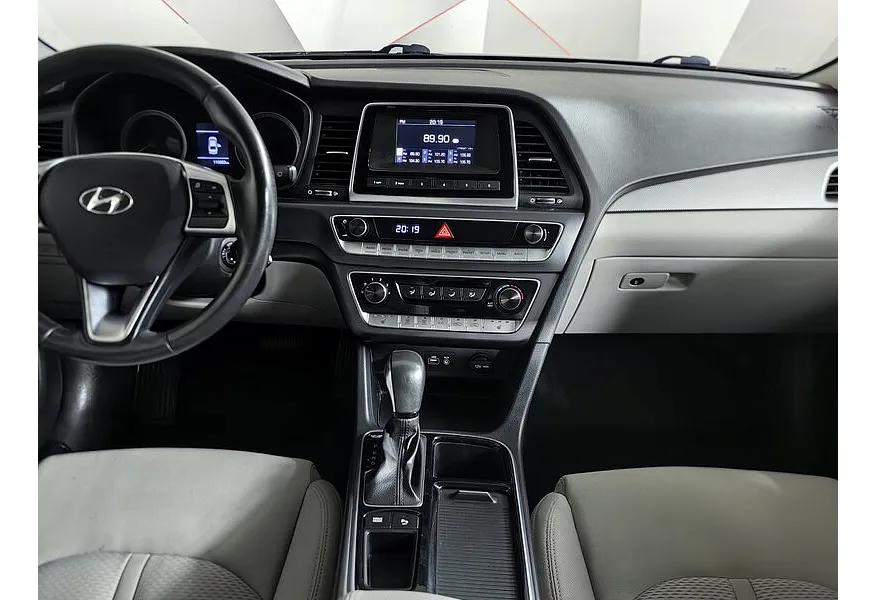 Hyundai Sonata 2.0 MPi AT (150 л.с.) Comfort Серебристый в АВИЛОН. Слайд №9