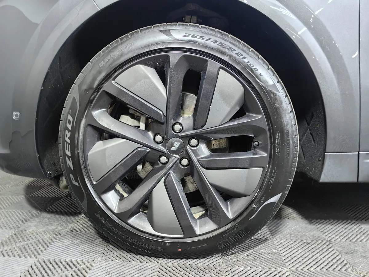 Li Auto L6 1.5 AT 4WD (150 л.с.) Pro Серый в АВИЛОН. Слайд №9