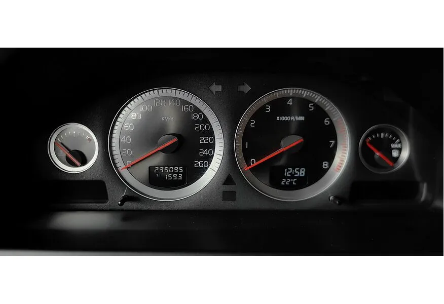 Volvo XC90 2.5 T5 Geartronic AWD (5 мест) (210 л.с.) Красный в АВИЛОН. Слайд №18