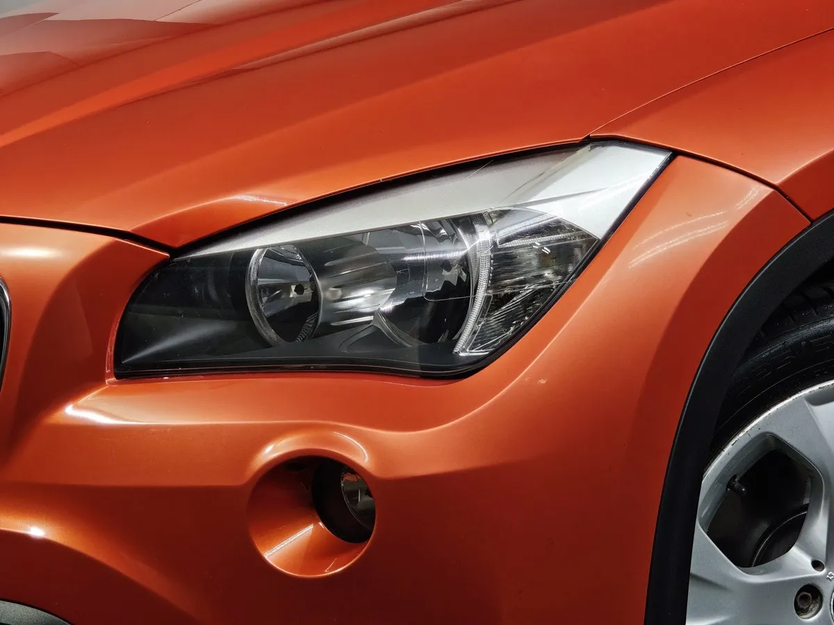 BMW X1 sDrive18i AT (150 л.с.) Базовая. Локальная сборка Оранжевый в АВИЛОН. Слайд №8