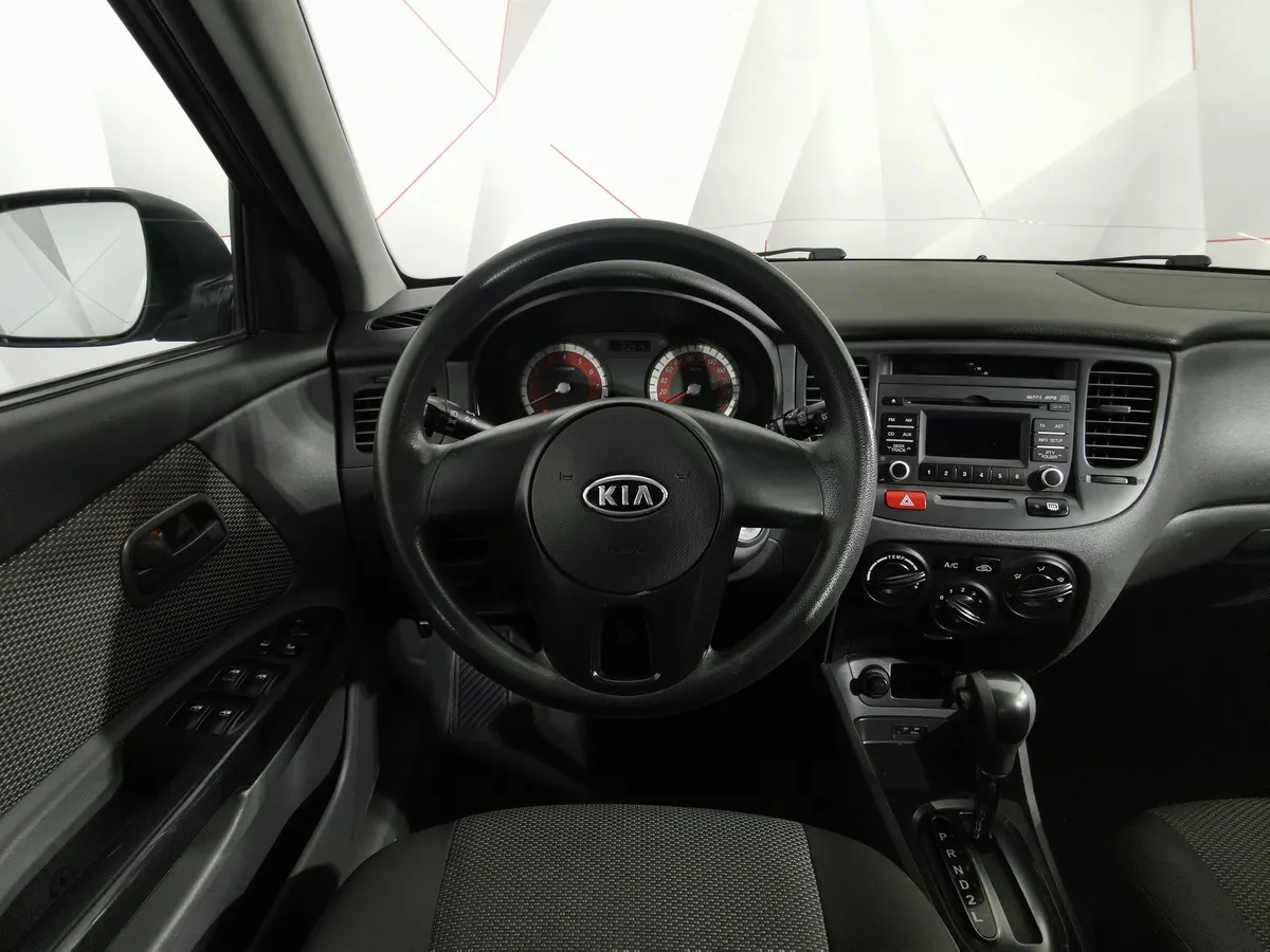 Kia Rio 1.4 AT (97 л.с.) Classic Серебристый в АВИЛОН. Слайд №18
