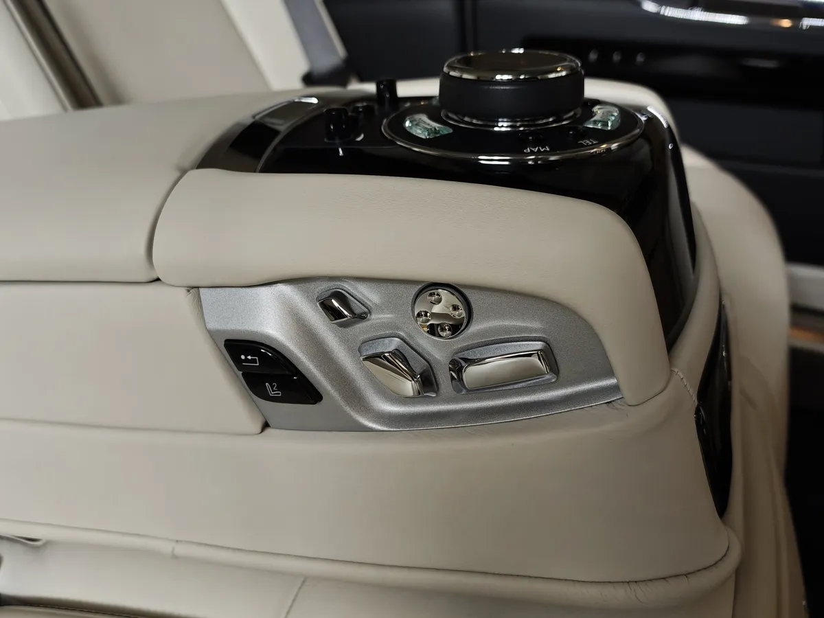 Rolls-Royce Ghost 6.6 AT (570 л.с.) Individual Серый в АВИЛОН. Слайд №30