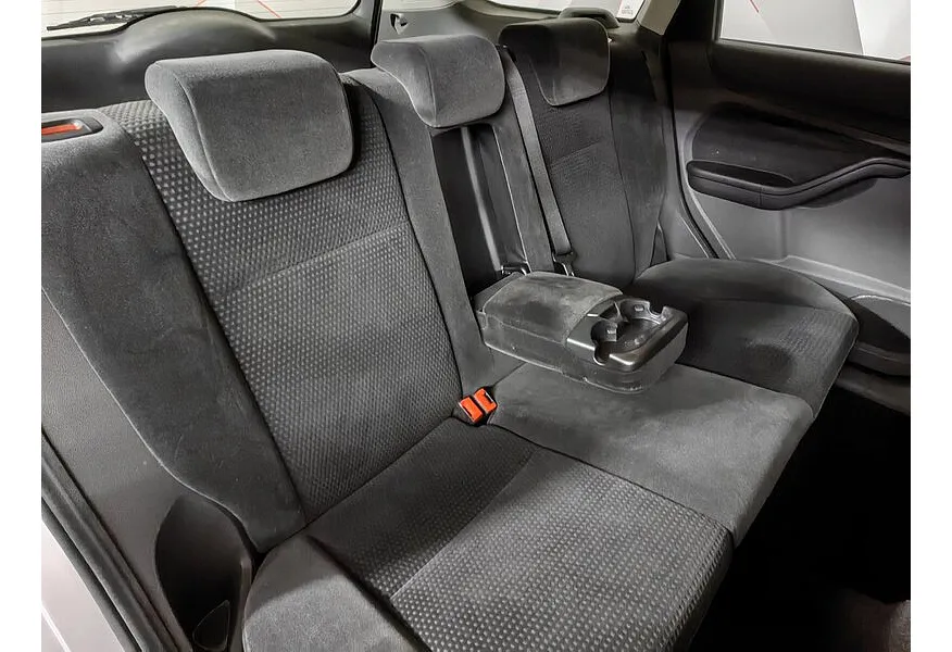 Ford Focus 1.6 AT (101 л.с.) Ghia Серебристый в АВИЛОН. Слайд №16