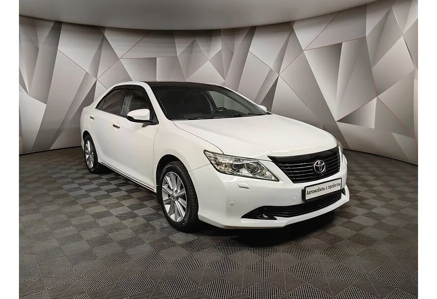 Toyota Camry 3.5 AT (249 л.с.) Белый в АВИЛОН. Слайд №3
