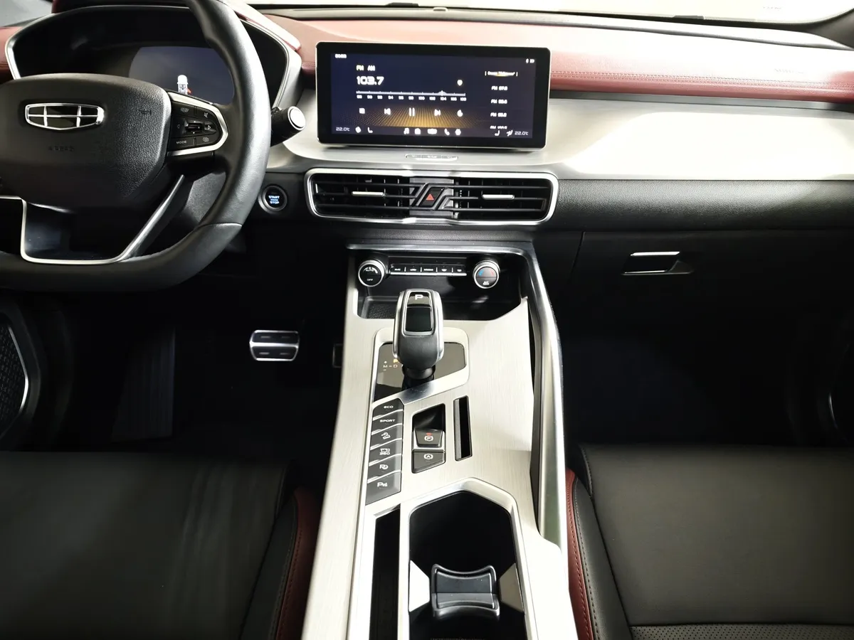 Geely Coolray 1.5T 7DCT 2WD (150 л.с.) Flagship Sport Белый в АВИЛОН. Слайд №15