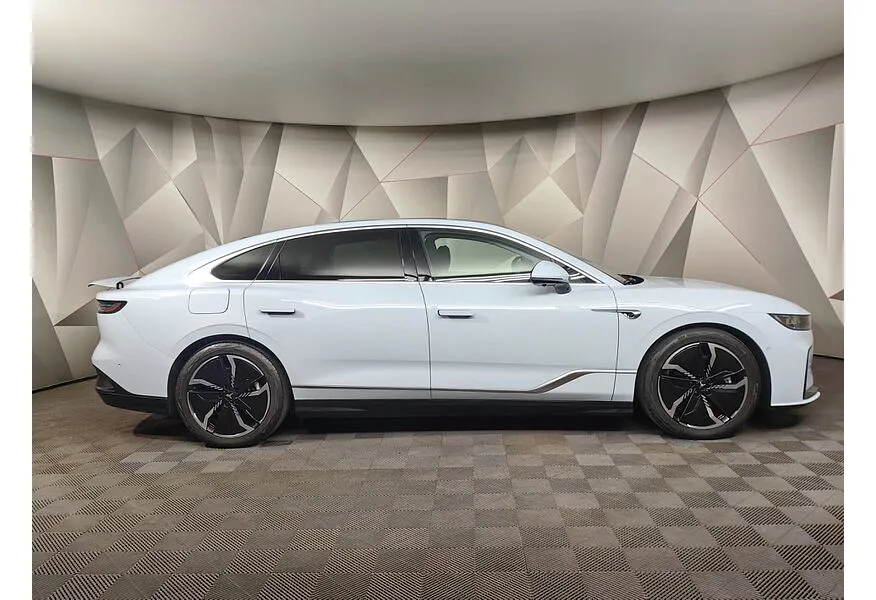 Voyah Passion EV AT AWD (510 л.с.) Синий в АВИЛОН. Слайд №6