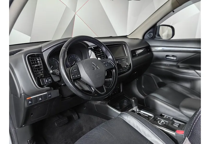 Mitsubishi Outlander 2.4 CVT 4WD (167 л.с.) Белый в АВИЛОН. Слайд №14