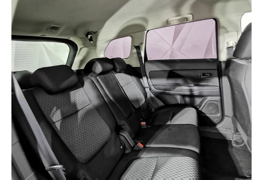 Mitsubishi Outlander 2.0 CVT (146 л.с.) Invite Черный в АВИЛОН. Слайд №17