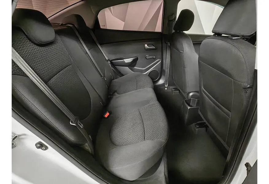 Kia Rio 1.4 MT (107 л.с.) Белый в АВИЛОН. Слайд №15