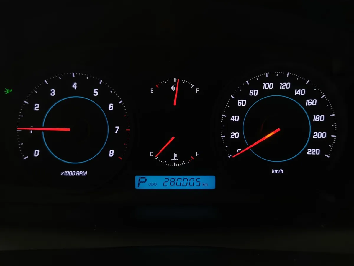 Chevrolet Captiva 2.4 AT (5 мест) (167 л.с.) LT Серебристый в АВИЛОН. Слайд №17