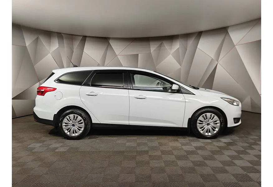 Ford Focus 1.6 PowerShift (105 л.с.) Trend Белый в АВИЛОН. Слайд №6