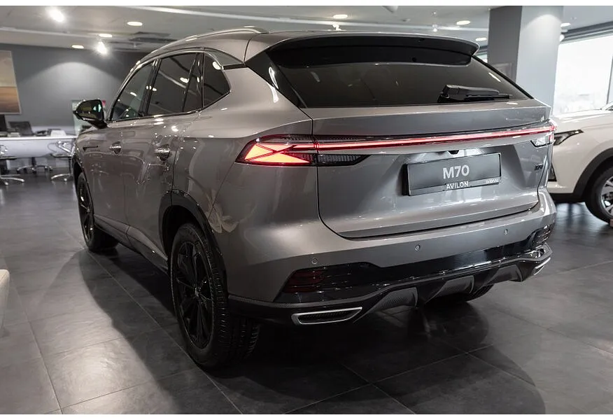 Москвич М70 1.5 DCT FWD (150 л.с.) Драйв Серебристый в АВИЛОН. Слайд №6