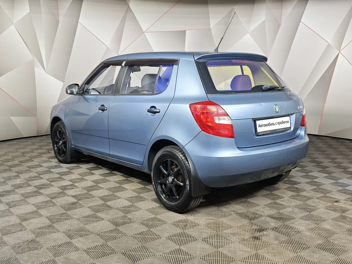 Skoda Fabia 1.2 MT (70 л.с.) Голубой в АВИЛОН. Слайд №3