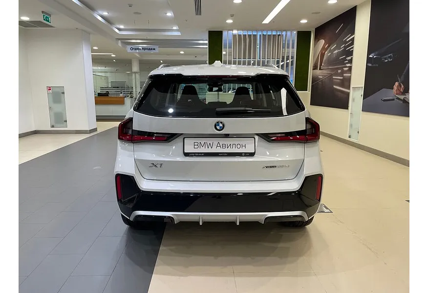 BMW X1 xDrive25 Li (204 л.с.) Белый в АВИЛОН. Слайд №4