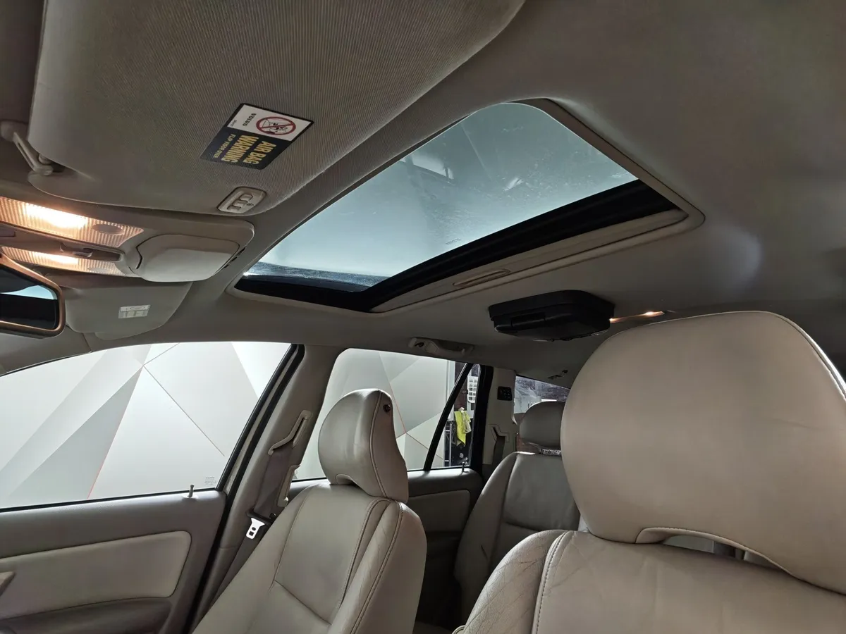 Volvo XC90 2.5 T5 Geartronic AWD (5 мест) (210 л.с.) Бежевый в АВИЛОН. Слайд №19