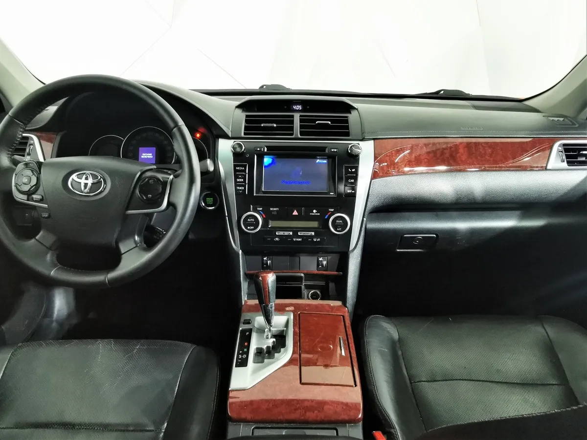 Toyota Camry 2.5 AT (181 л.с.) Черный в АВИЛОН. Слайд №13