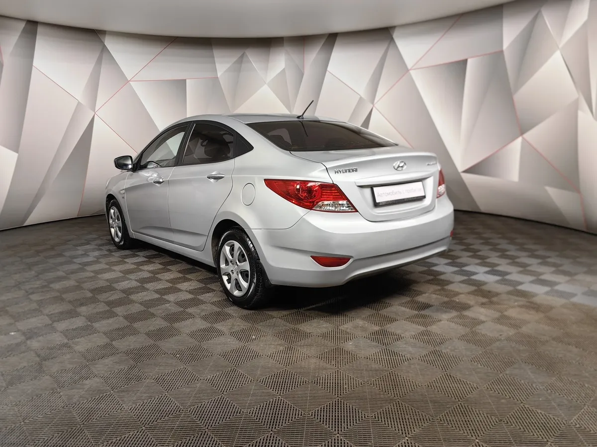 Hyundai Solaris 1.6 MT (123 л.с.) Classic + AC Серебристый в АВИЛОН. Слайд №4
