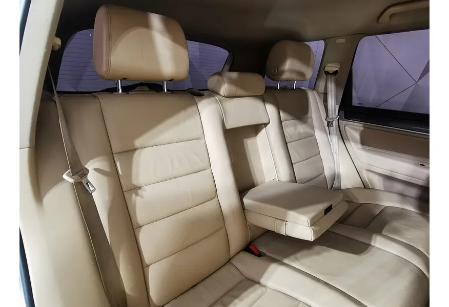 АВИЛОН - Volkswagen Touareg 2.5 TDI Tiptronic (174 л.с.) R Line Серебристый - slide 14