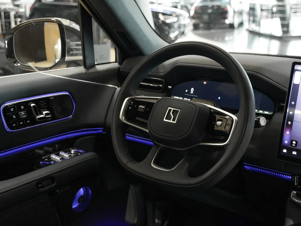 Zeekr 9X 2.0h AT 4WD (1177 л.с.) Max Черный в АВИЛОН. Слайд №16