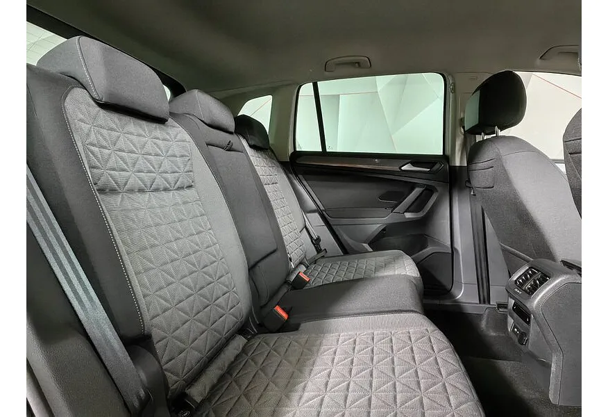 Volkswagen Tiguan 2.0 TSI 4Motion AT (180 л.с.) Status Белый в АВИЛОН. Слайд №16